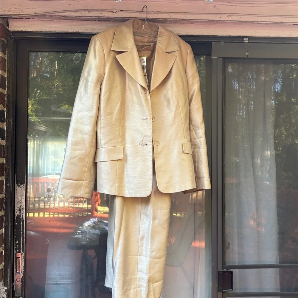 Le Suit Shimmering Gold Ensemble - Picture 1 of 4